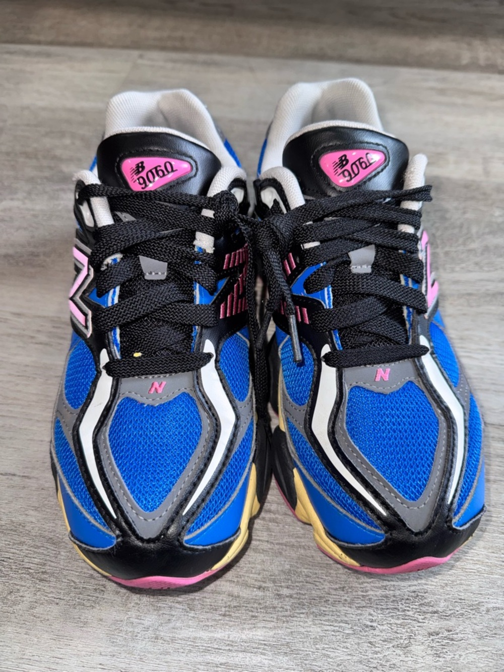 New Balance 9060 Blue with Pink and Black Running Shoes size 5 girl or women - Picture 2 of 8